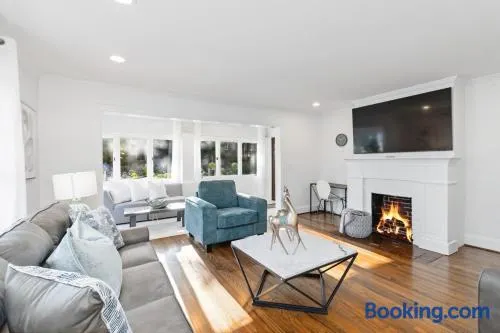 Elegant 4BR Oasis in Atlanta! - Image 1
