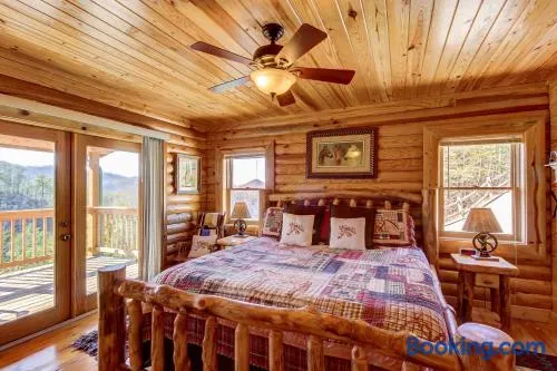 Retreat W Game Room Sleeps 8 Hot Tub Shared Pool - Image 1