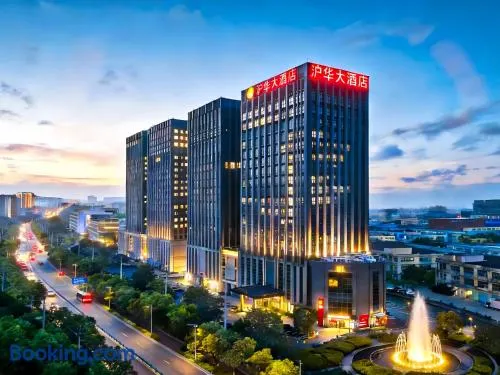 Huhua International Hotel by Hongqiao Airport - Image 1