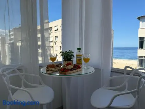 Apartamento c/vista p o mar no Leme - Image 1