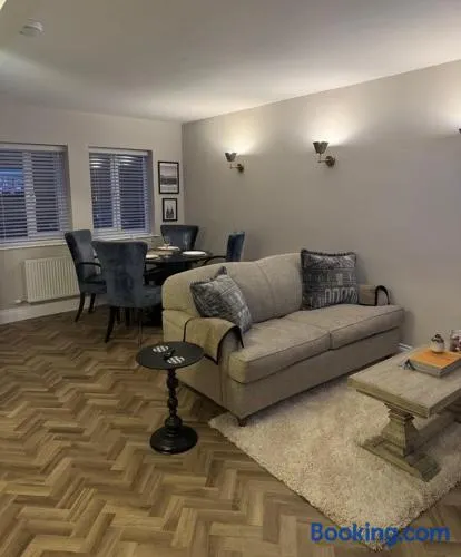 Entire Flat in Lichfield City Centre - Image 1