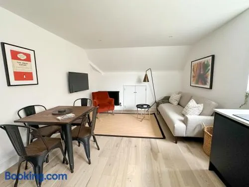 The Loft, NEW, Stylish Maisonette, Central, Private Location - Image 1