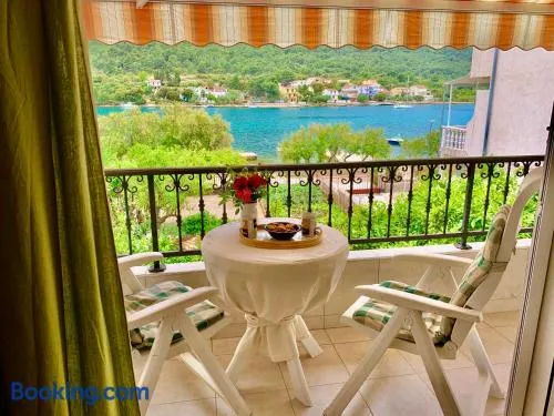 Grebastica beachfront apartment - Image 1