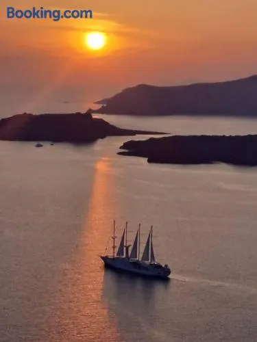 Santa Rinoula Suites Ocean Caldera Sunset Views - Image 1