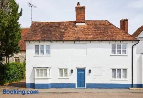 Tap Cottage - charming abode on Stockbridge High Street adjacent to boutique hotel The Grosvenor Stockbridge - Image 1
