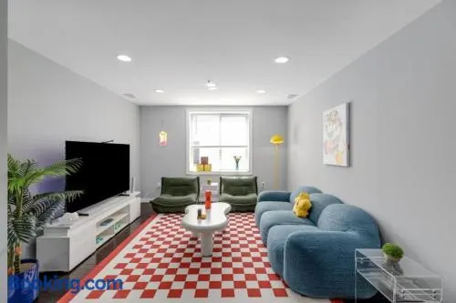 Mariocore Downtown Royal Oak Apartment - 2 BDRM - Image 1