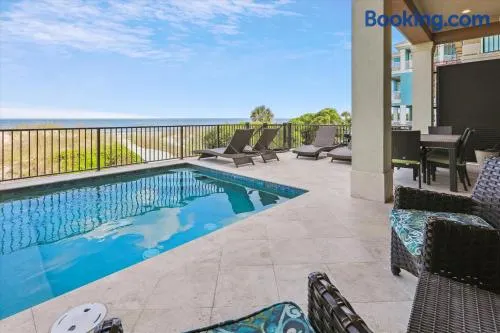 21 Singleton Beach- Oceanfront, Pool, Private Beach Access! Free Activities Included - Image 1