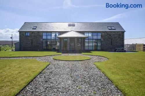 6 Bed in Hartland oc-b35044 - Image 1