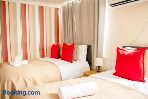 Contractors l Families l Relocation l 5BDR I Sleeps11 I Super Fast Wi-Fi I Free Parking - Image 1