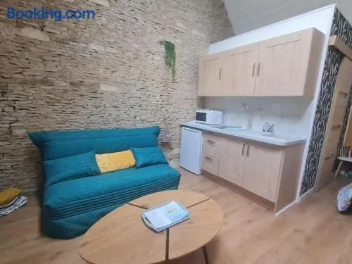 apartment with large garden - Image 1