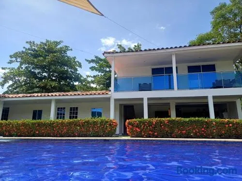 Piscina-jacuzzi-calma-comodidad-Villa Old Havana - Image 1