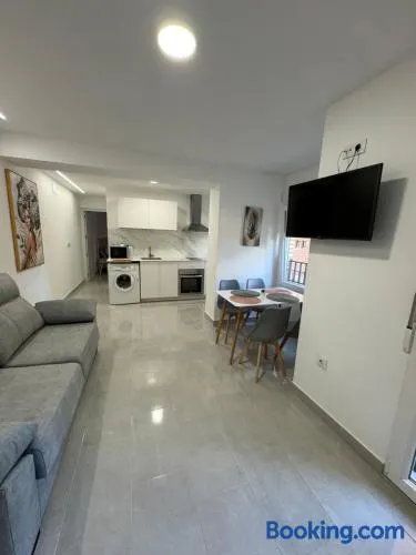 Apartamento África en centro moderno con balcón - Image 1