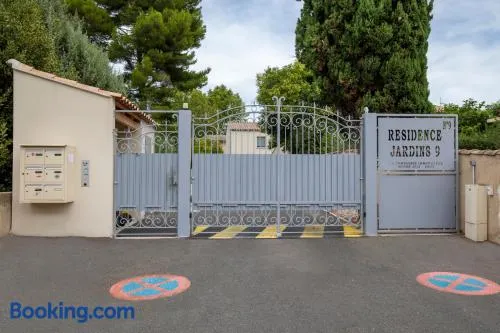 Villa de 200 m2 avec piscine proche du centre-ville - Image 1