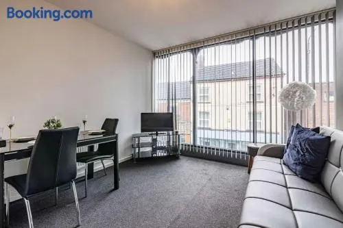 Modern flat in Eastwood Town centre - Image 1