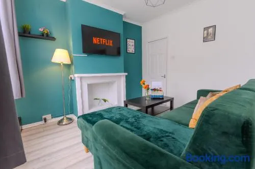 The Medway Hub Contractors & Families Welcome -Sleeps 6 - Pool Table - Image 1