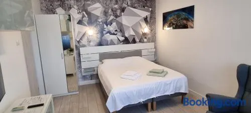 Elisabeta Studio Apartment - Image 1