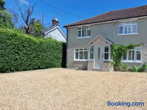 South Coast New Forest Holiday Home-4 Bed-Sleeps 8-Spacious-Parking-EV Dock-Large Garden-Playground-Great for Families-Groups-Professionals - Image 1