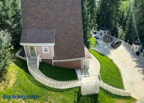 Freeman-3b апартамент 6місний двоповерховий з кухнею, альтанкою, ГРИЛЕМ - Image 1