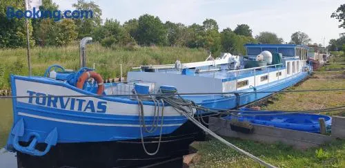 Séjour confortable sur péniche luxueuse - Image 1