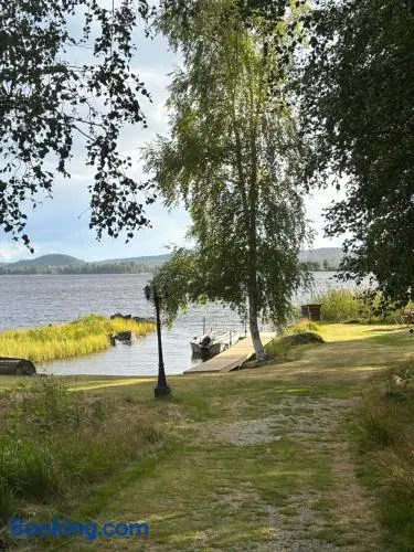 Mysig timmerstuga med sjötomt - Image 1