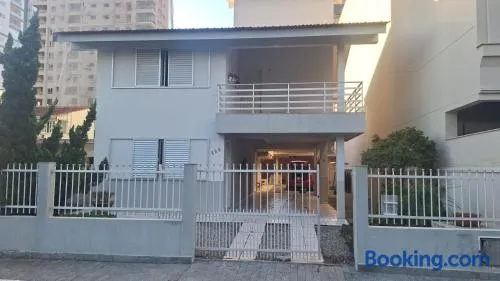Casa Espaçosa Meia Praia - Image 1