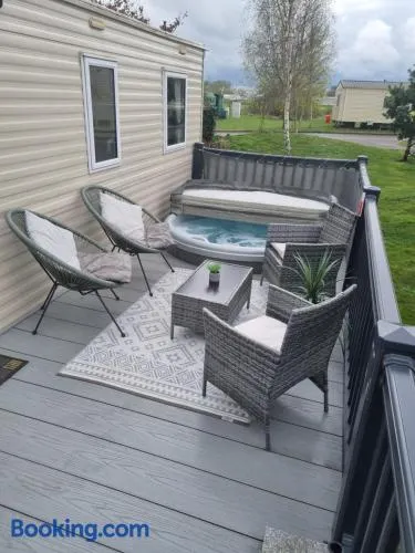 Luxury caravan and Tattershall lakes with private hot tub and WiFi - Image 1