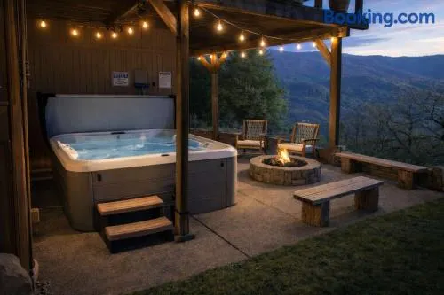 Yosemite Lodge 5BR Villa Hot Tub Game Room EV - Image 1