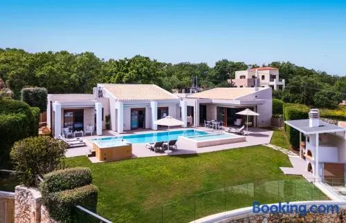 Red Oak Tree Villa - Image 1