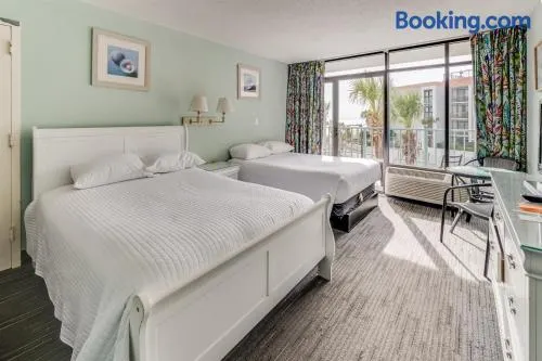 Low Floor, Studio, Ocean View, Nice, Heated Pools! - Image 1
