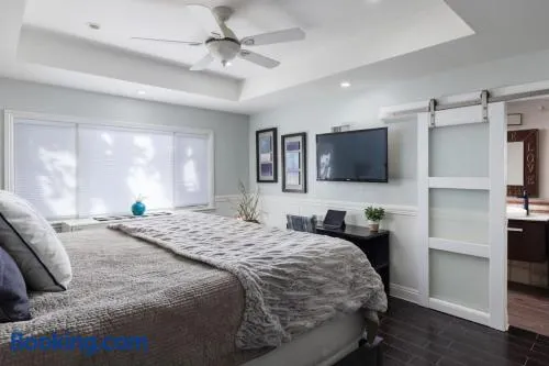 Poolside Primary Suite at Oasis Patio Pool House - Image 1