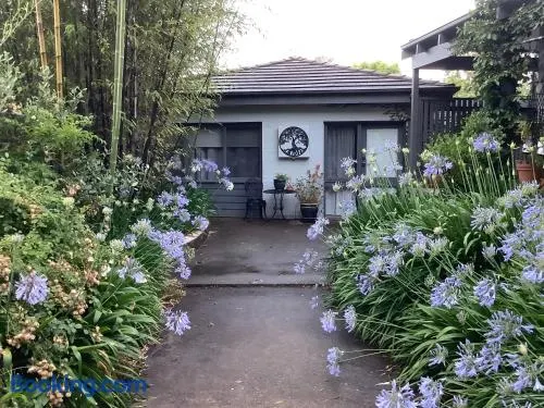 Agapantha Cottage, Country in the City, one bedroom, original art works - Image 1