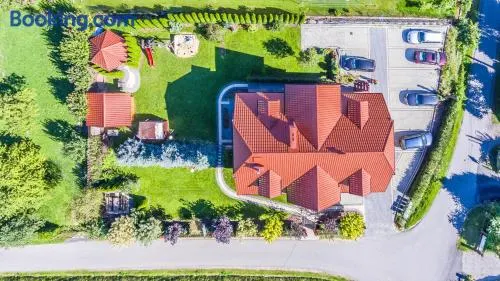 Dworek Julia Komfortowe Pokoje z Klimatyzacją nad Soliną - Image 1