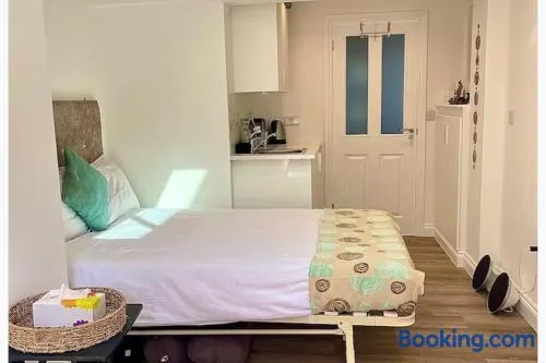 Cozy Studio in Colchester - Perfect for Couples - Image 1
