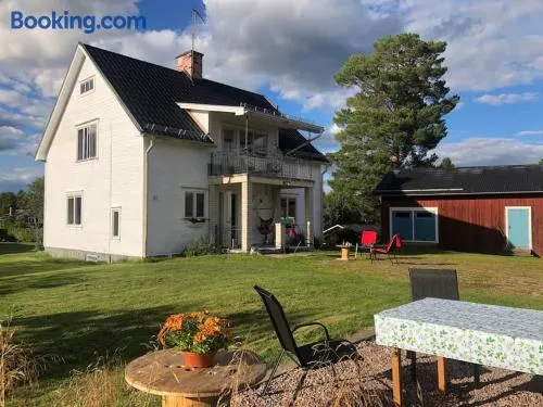 Comfortabel Zweeds huis met sauna en houtkachel. - Image 1