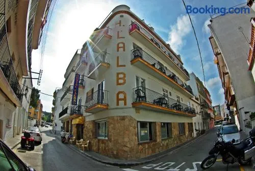 Hostal L'Alba - Image 1