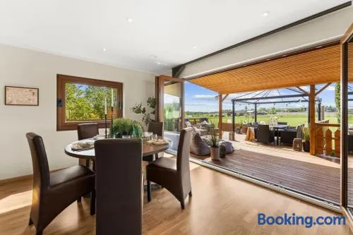 House with nice outdoor areas - Image 1