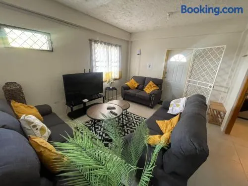 Mango Vert House - Image 1