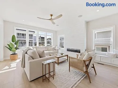 PURE LUXE Beach Block 5br Mansion - Image 1