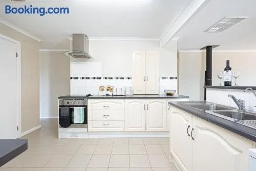 Lyndoch Breeze 4-Bed Getaway - Image 1
