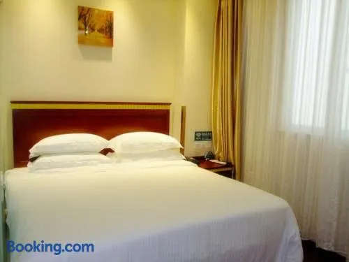 GreenTree Inn Jiangsu Nantong Haimen Bus Statian Shell Hotel - Image 1
