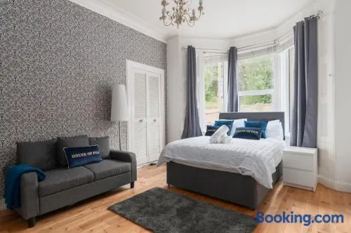 3 bedrooms bungalow, sleeps 6, free parking with garden - Image 1