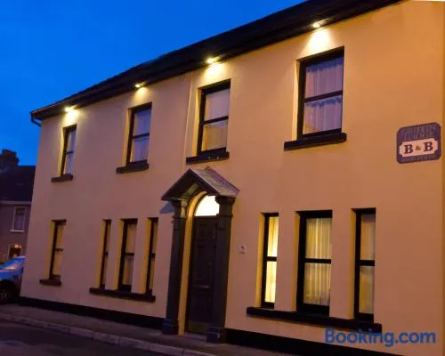 Griffin Lodge Guesthouse - Image 1