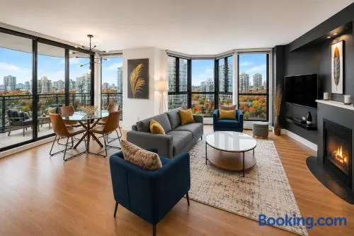 Your Downtown Vancouver Escape, Spacious, Serene & Scenic - Image 1