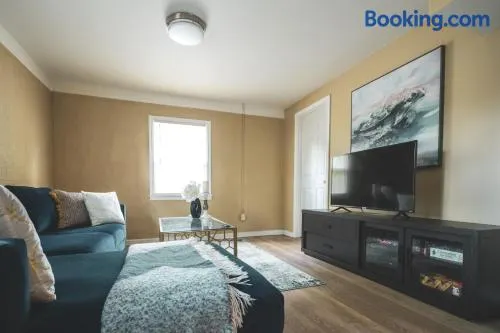 Spacious Pet Friendly 4BR Near Uptown CLT Novant - Image 1