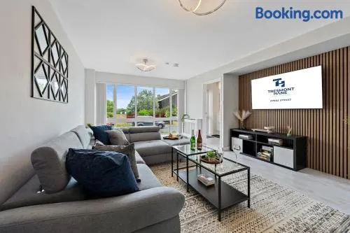Cozy 3-Bed House Basildon - Image 1