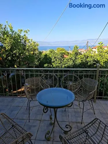 Cosy 2Bedroom House Sea View & Garden in Petalidi - Image 1