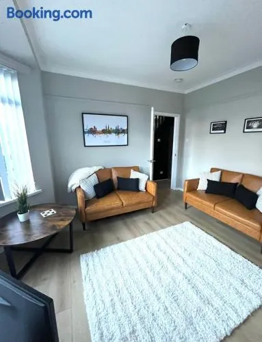 3-Bedroom Home in Belfast- near Crumlin Rd Gaol - Image 1