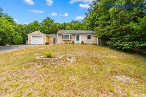 2BR Family Vacation Home firepitbackyard - Image 1