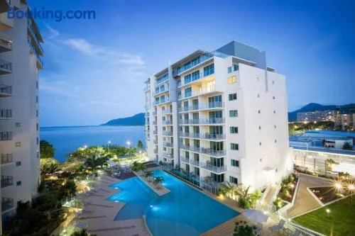 Waterfront Sub-Penthouse Apartment in City Centre - Image 1