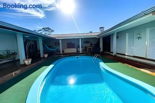 Casa piscina. Paraguai, iItaipu e Templobudista. - Image 1
